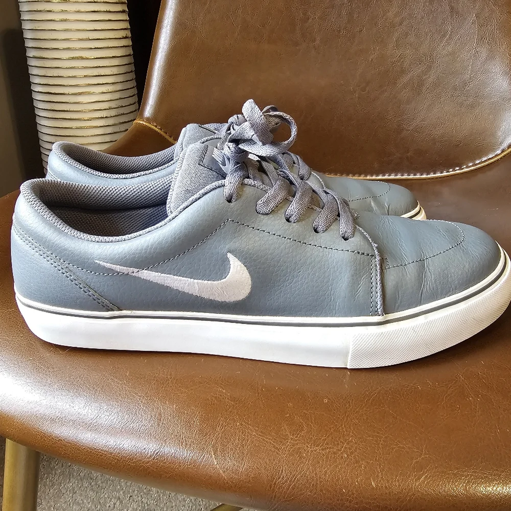 Nike SB Satire Men’s Size 11 Gray Leather Sneakers
